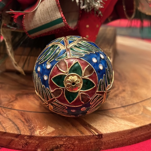 Vintage Cloisonné Unique Treasures Hand Painted Enamel Ornament
New with box! - Picture 4 of 5
